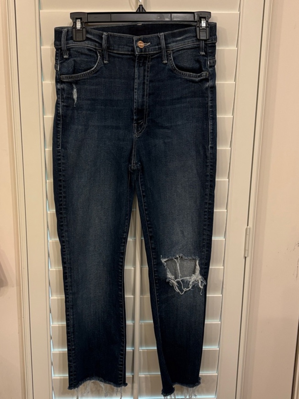 MOTHER Hustler Ankle Fray “Close to The Edge” distressed Jeans- Size 28